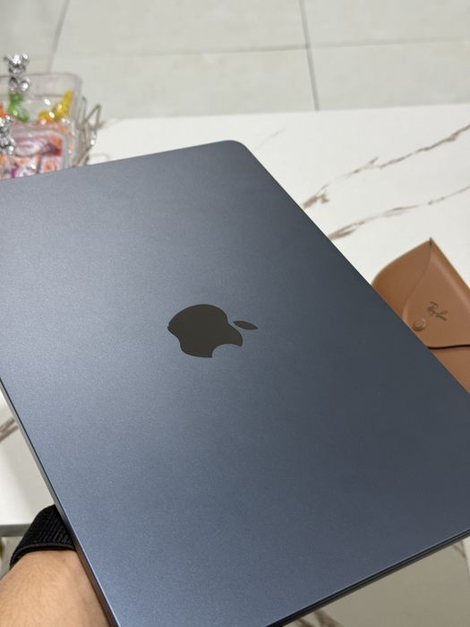 Macbook M2 ideal, yangi