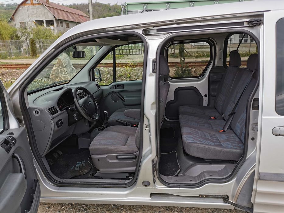 Dezmembrez Ford Tourneo Connect 1,8 tdci
