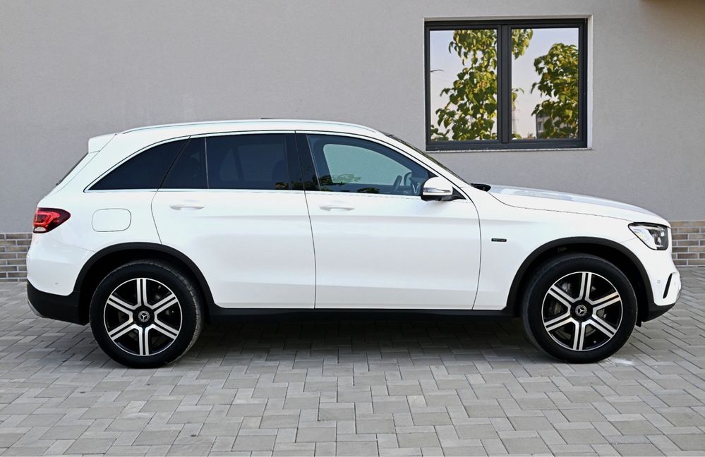Mercedes-Benz Glc 300e 4Matic 9G-Tronic AMG line