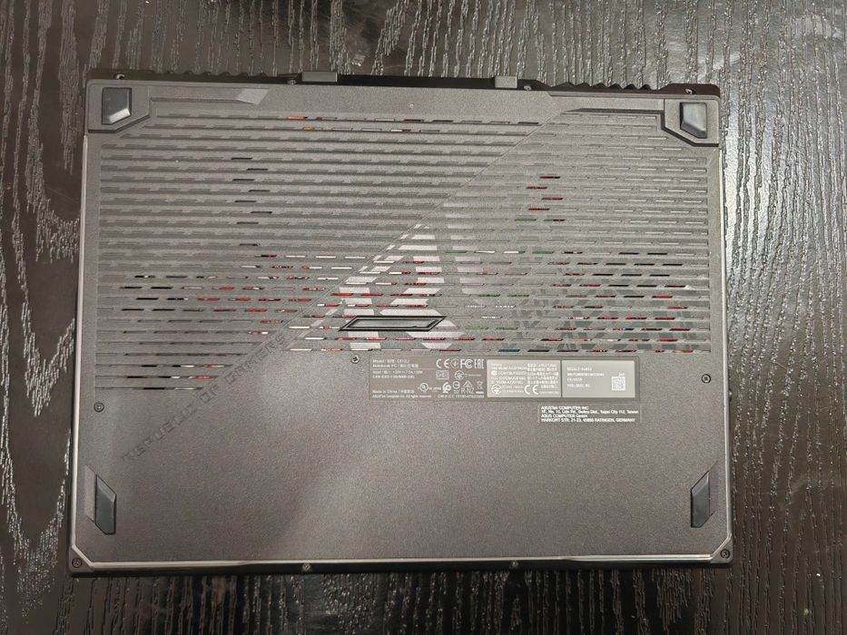 Vând laptop Rog strix g15 2021