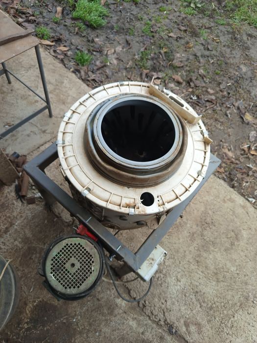 Продавам машина за скубане на пера