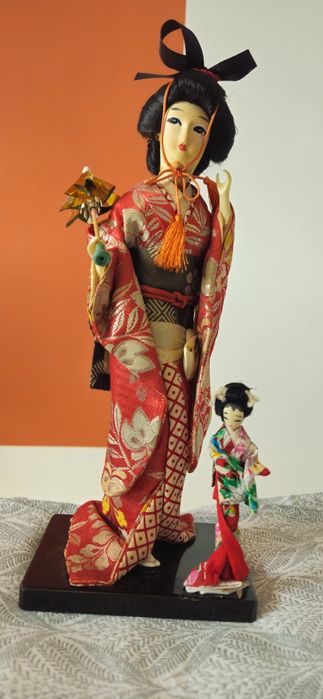 Vand 8 papusi traditionale asiatice,gheise,superbe,de colectie. 8 poze