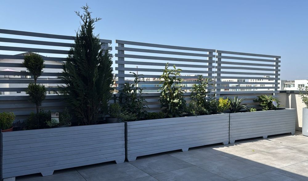 Jardiniere cu spalier la comanda