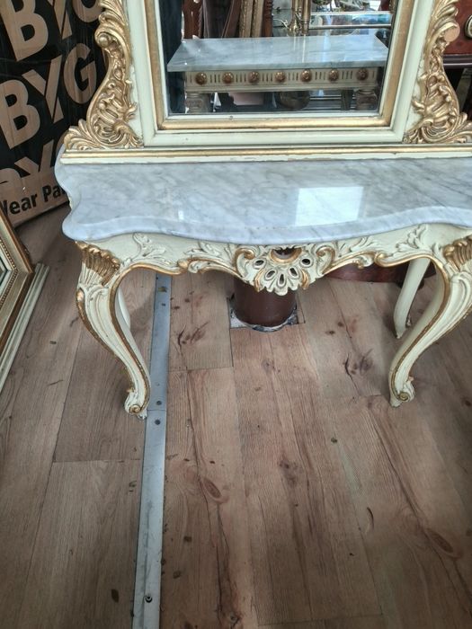 Конзола с огледало