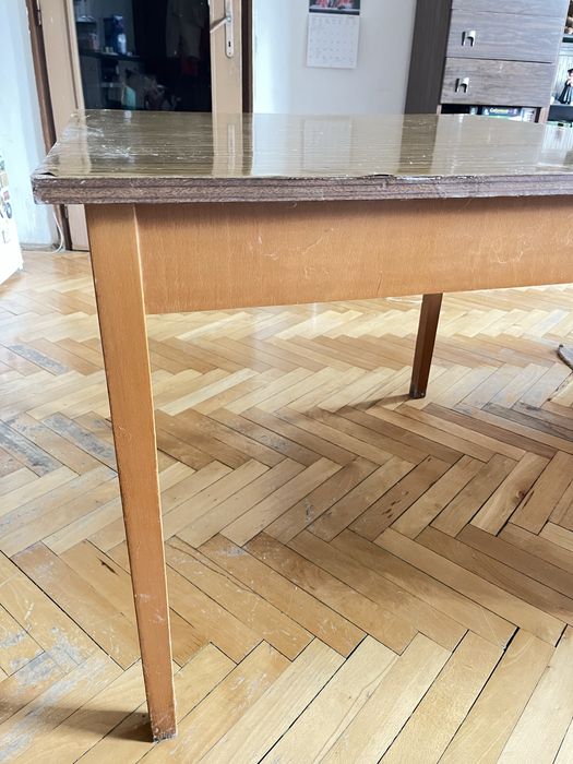 Трапезна маса (висока)