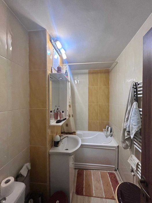 Apartament de 3 camere, decomandat, zona Baza Sportiva "LA TERENURI"