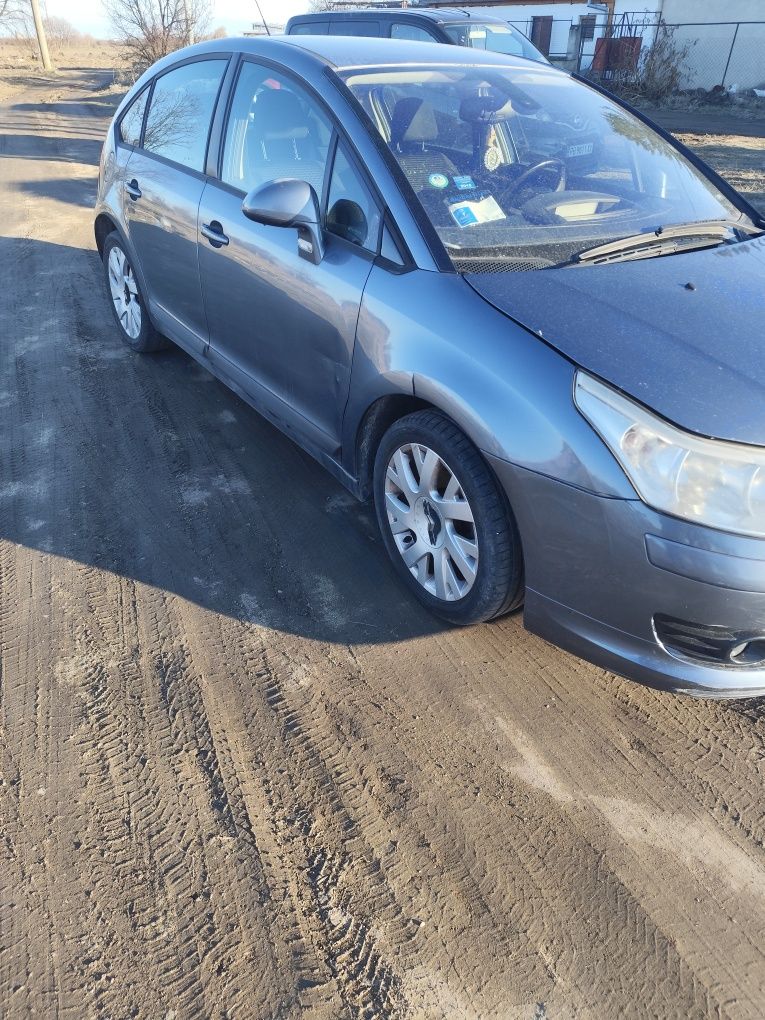 Ситроен Ц4 Citroen C4 1.6 HDI 107коня бартер са скеле