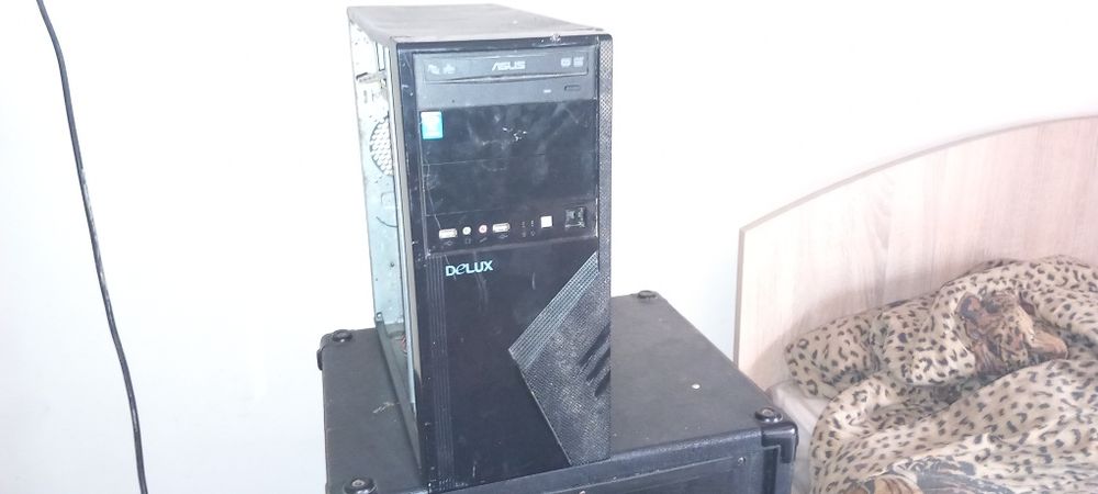 Vând doua pc  și un monitor
