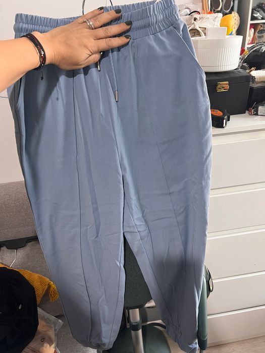 Pantaloni stradivarius xs baby blue sport damă