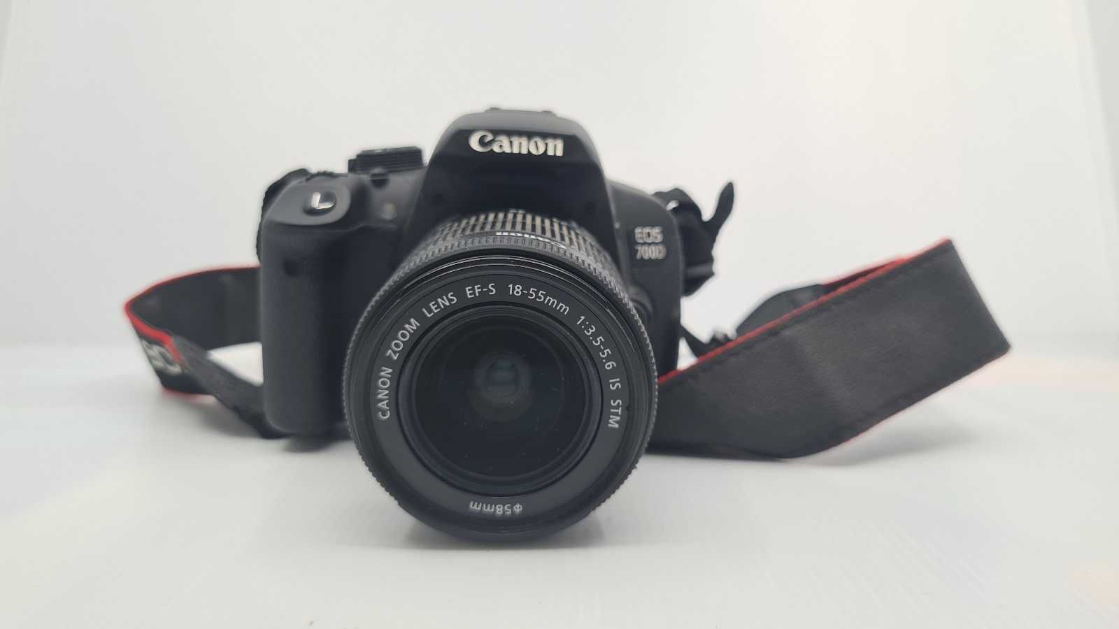 Camera DSLR Canon 700 D body + 18-55 + incarcator + baterie