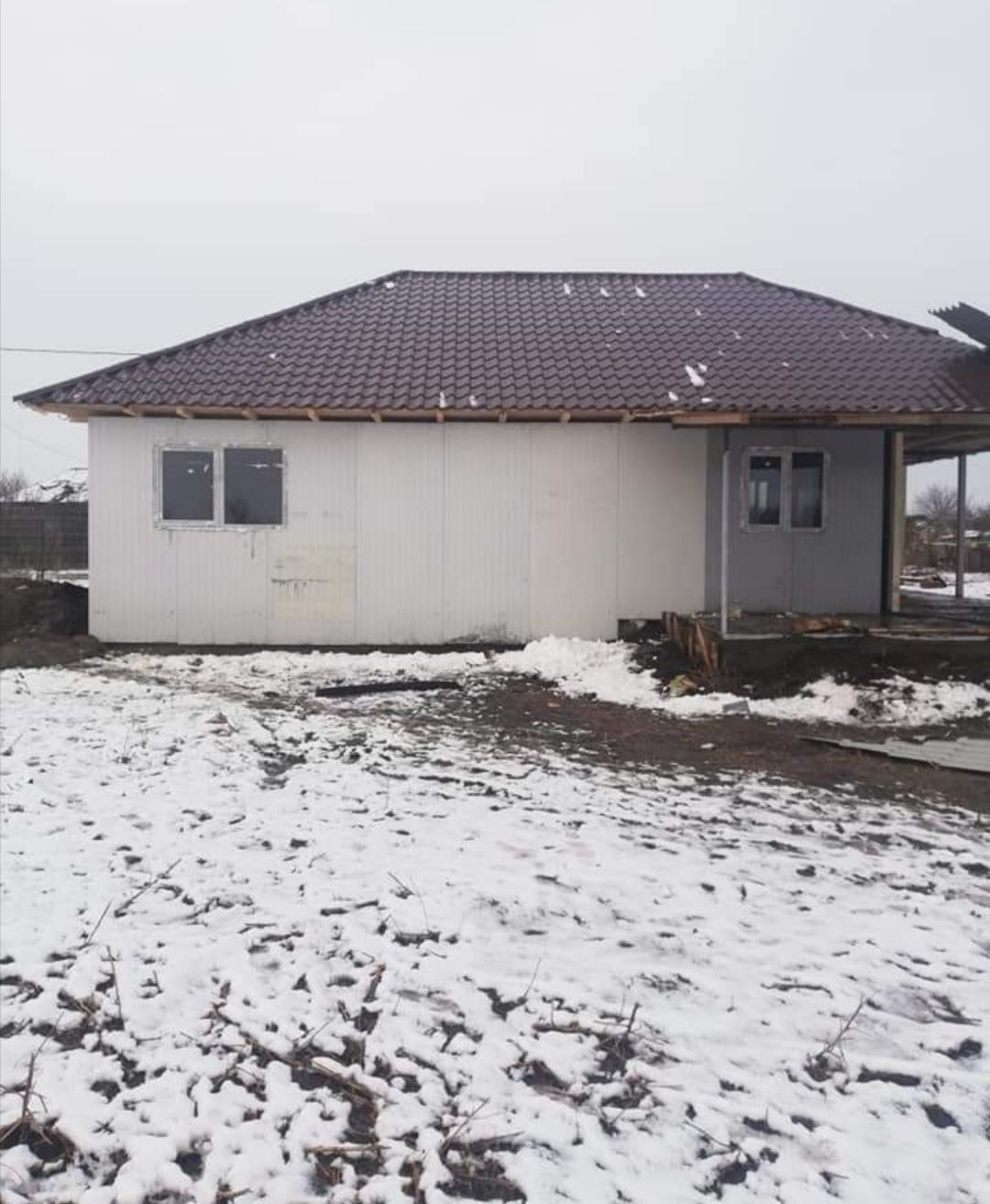 Case locuibile pe structura metalica și panou sendwich