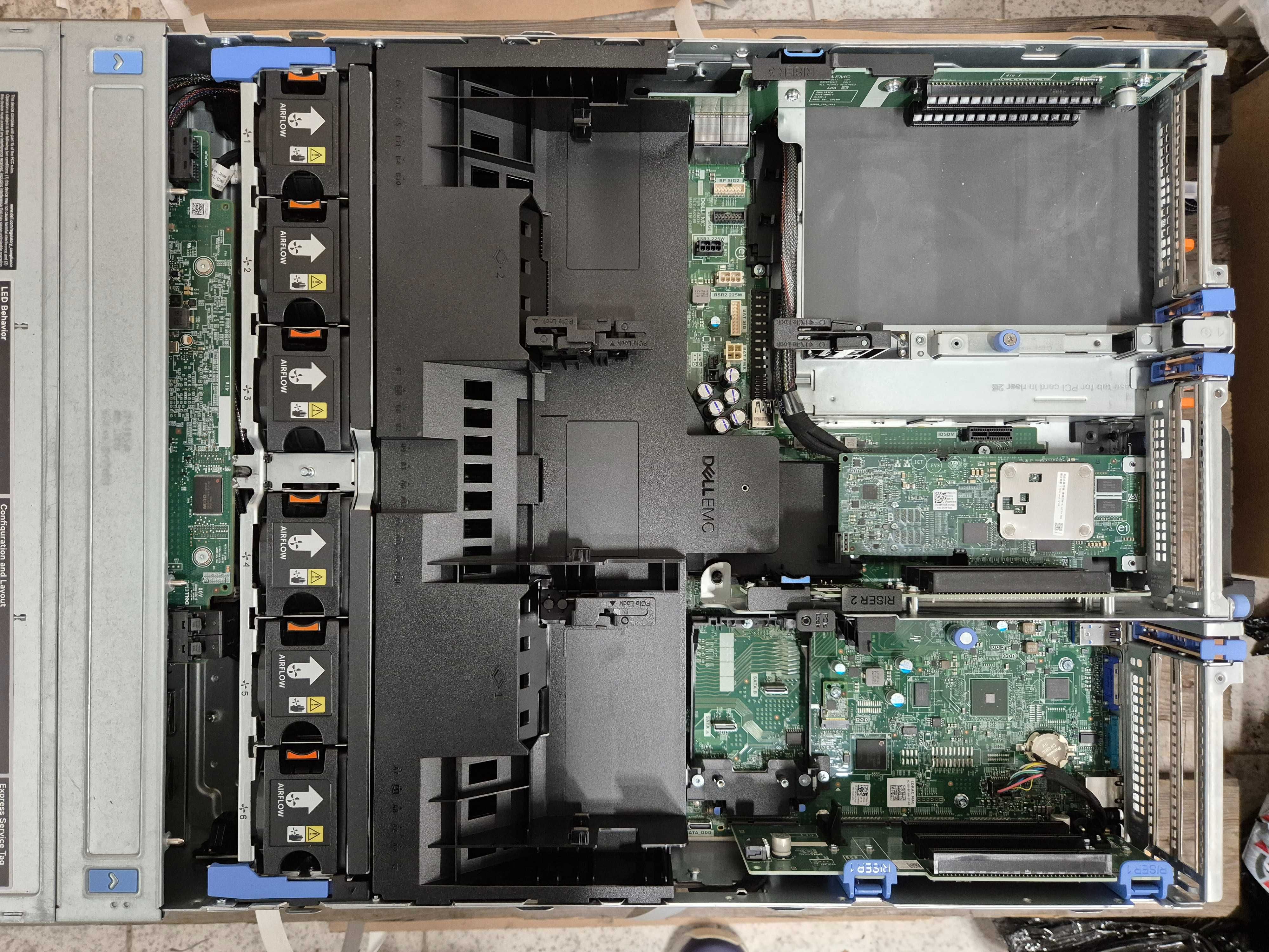 Dell R740xd сървър 24x 2.5" SFF, 2x Gold 6140, 64Gb RAM, релси, бленда