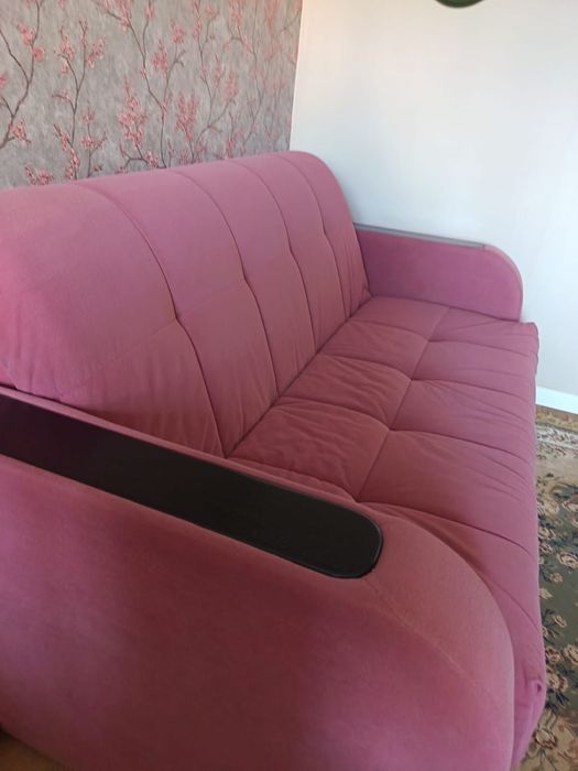 Продается диван-кровать трансформер. Б/у. В очень хорошем состоянии.