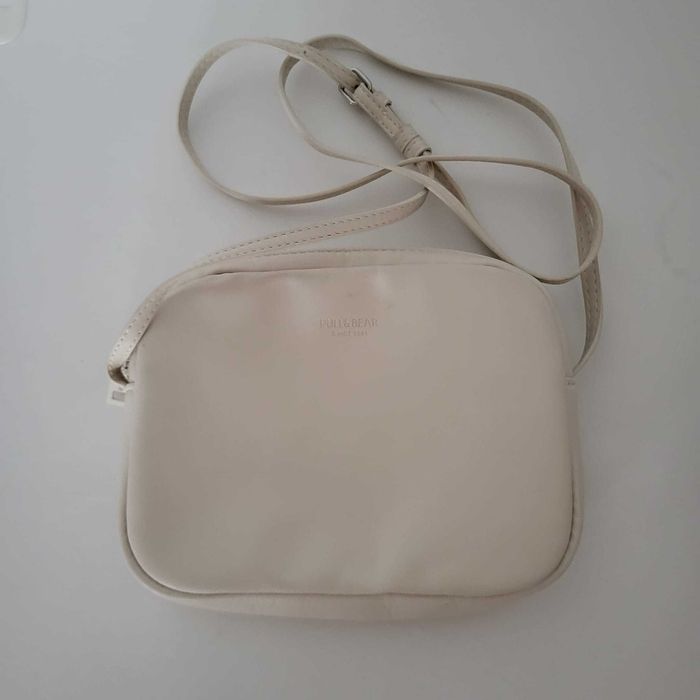 Geanta mica Pull and Bear alba-crem purtata o data, lungime reglabila