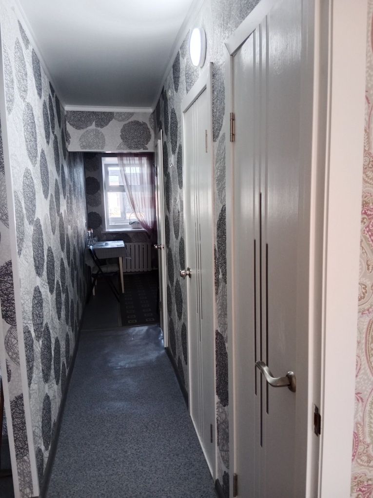 Продается 3комн.квартира, удобный район, тихий , зелёный двор. 8микр.
