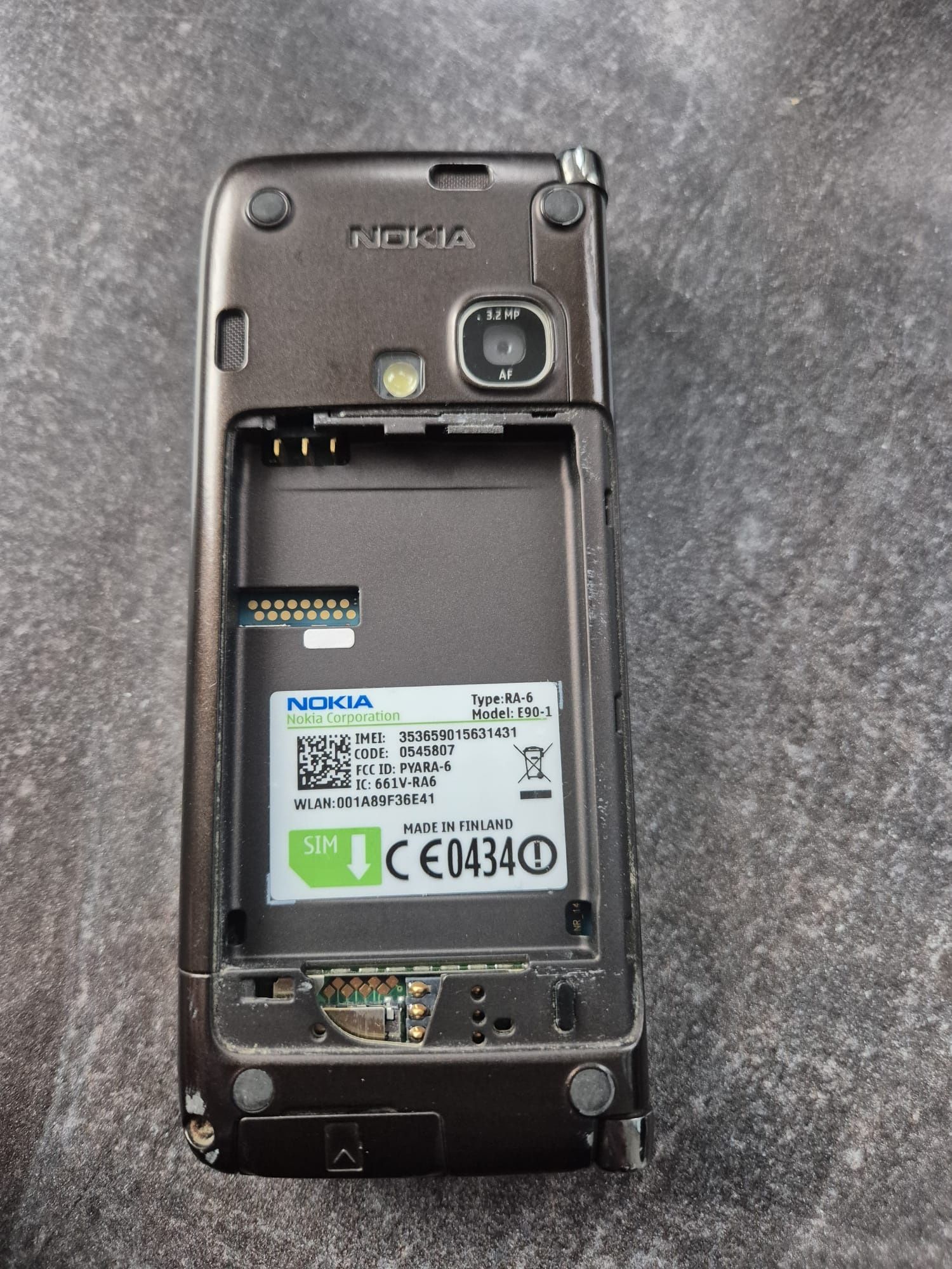 vand telefon de colectie Nokia E90 Communicator perfect functional.