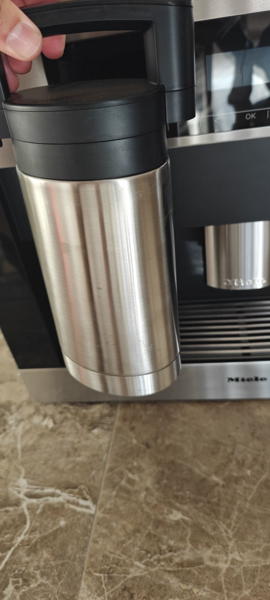 Кафе машина за вграждане Miele