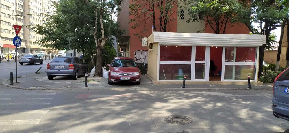 spatiu mihai bravu 24m ,pe trotuar