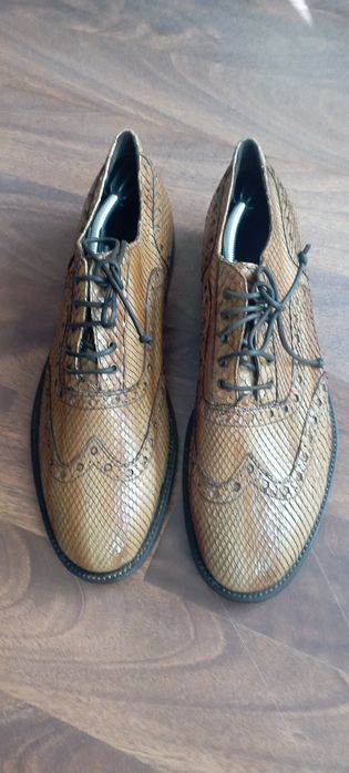 Pantofi din piele de sarpe