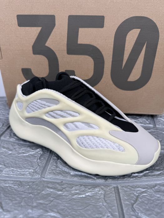 Yeezy boost 700 Azael