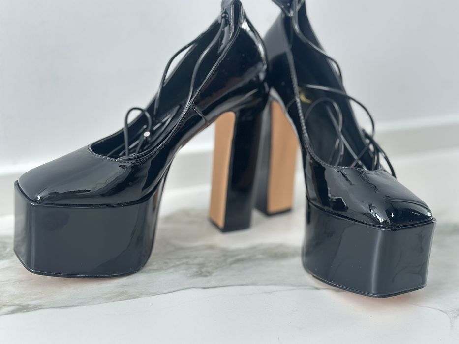 Елегатни дамски обувки на ток