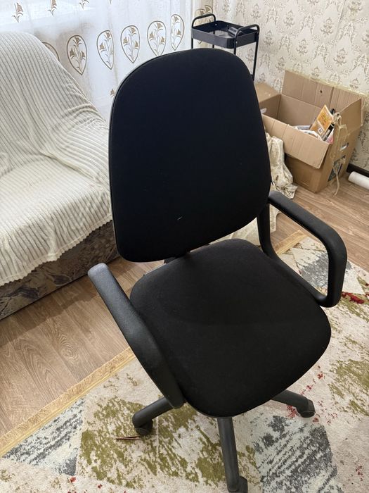 Продам стул в среднем состоянии