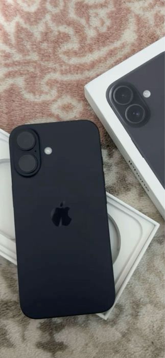 Vand iphone 16 , inca in garantie.