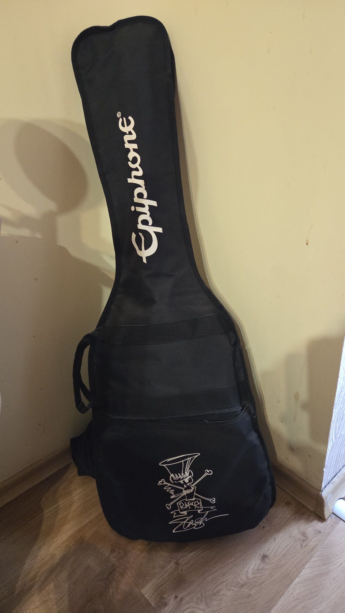 Epiphone китара и усилвател