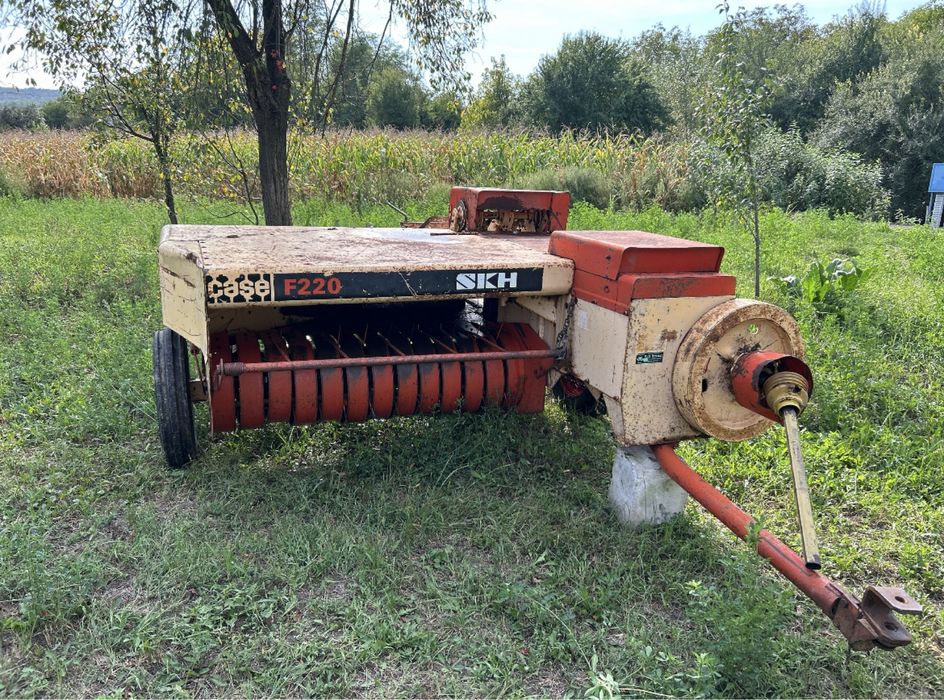 Balotiera / Presă de balotat Case F220 recent adusa model mic