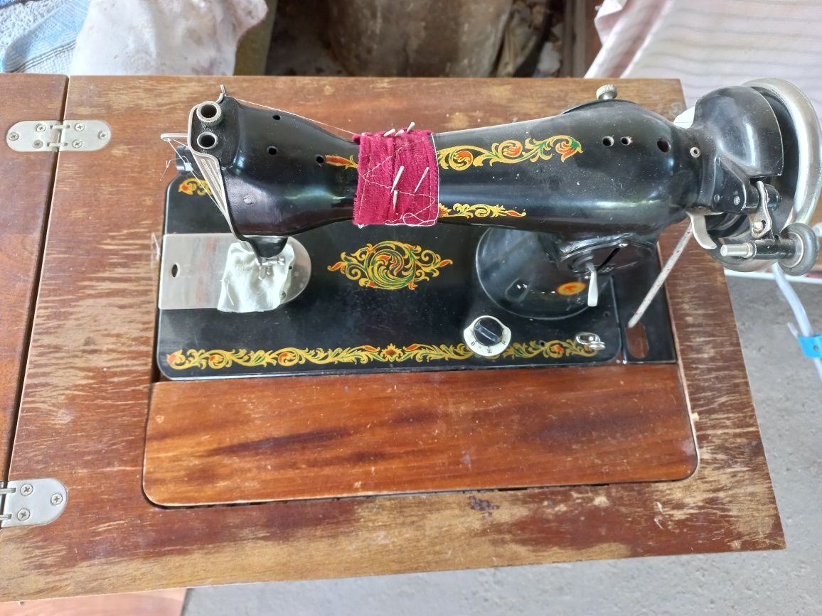 Продам швейную машинку