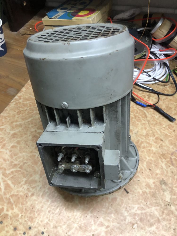 Фланшов  трифазен електромотор 370w/1400обор