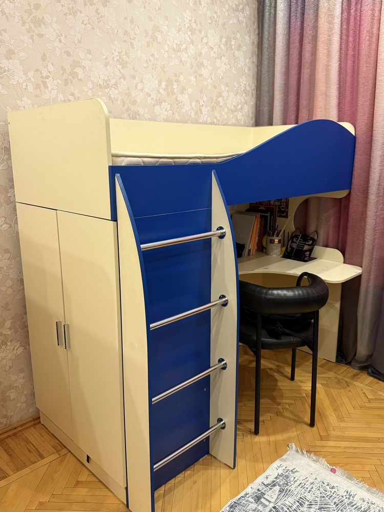 Продаются 2 детских гарнитура.
