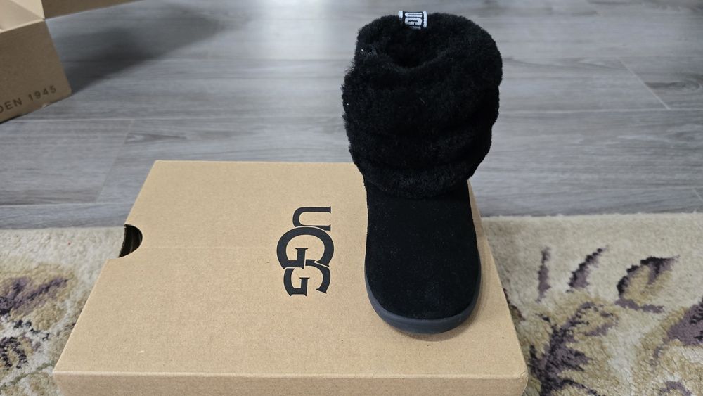 UGG fetite nr 22 in stare excelenta