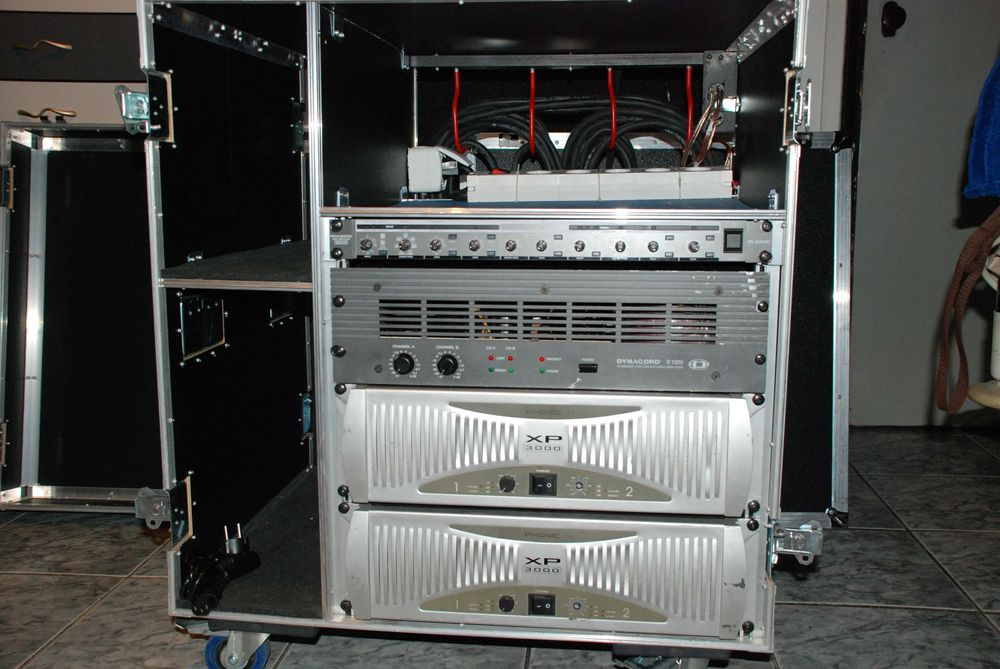 Vând case dj transformabil în masă