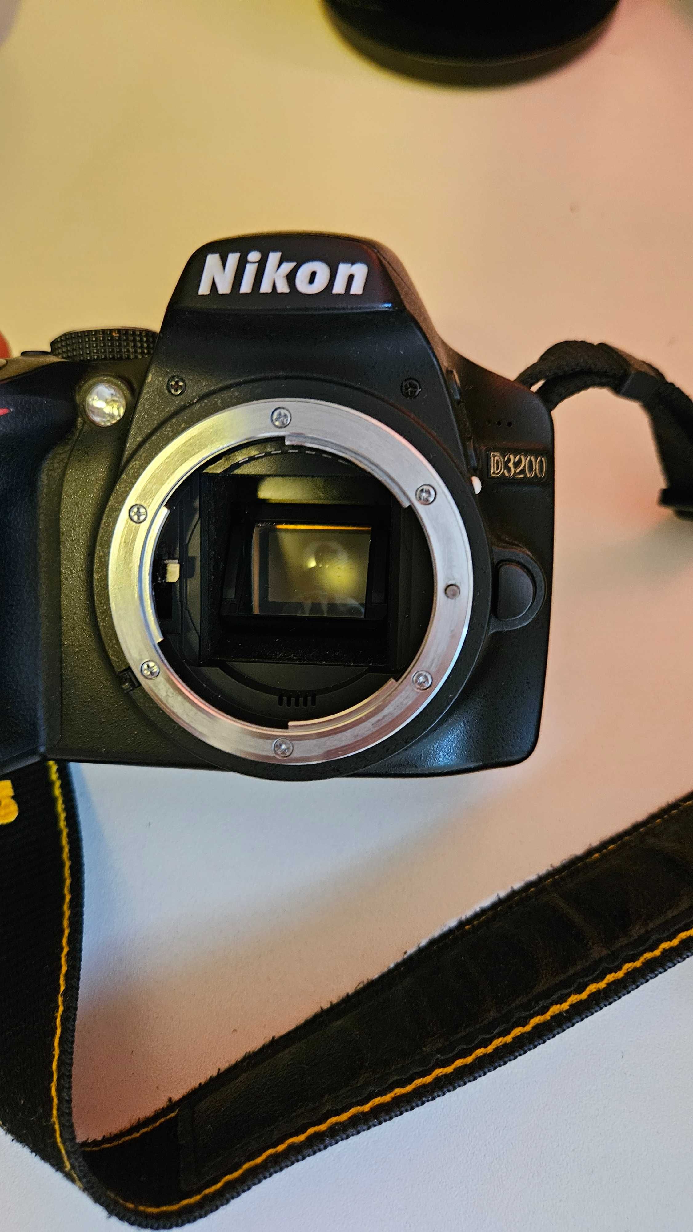 Nikkon D3200 3 обектива + 3 батерии и още.