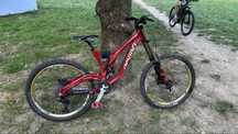 bicicleta downhill devinci