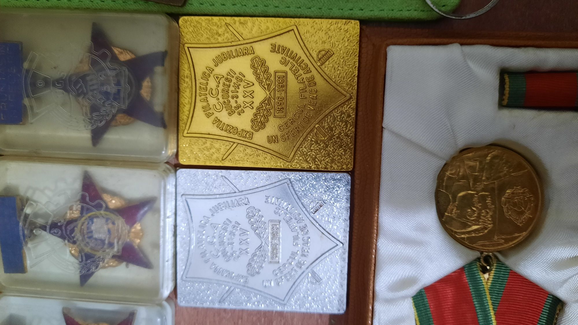 Diverse insigne,medalii,brelocuri romanesti anii 80