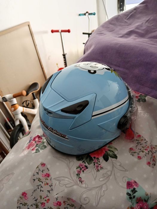 Детска каска за мотор