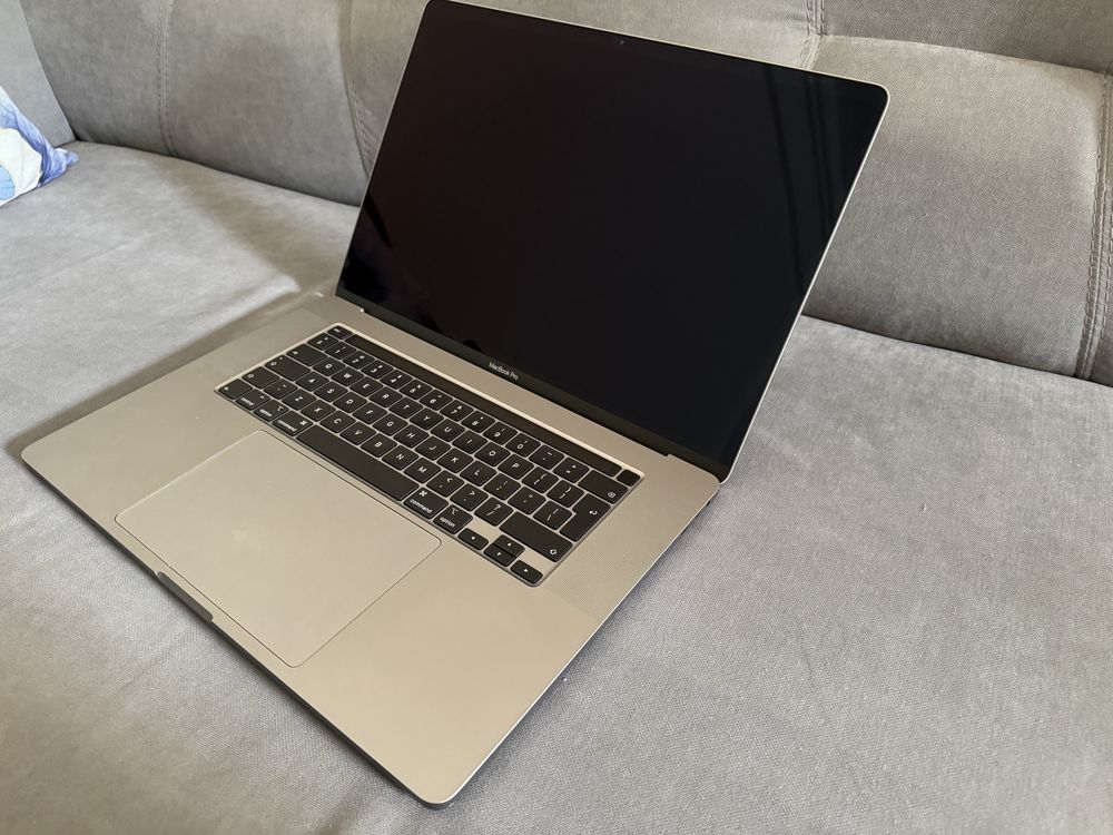 Macbook pro 16 i9 32gb 1tb 90 cicluri impecabil