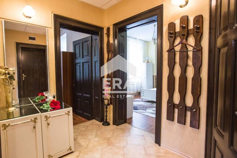 Дава се под наем Многостаен апартамент в Варна, Операта - 190 кв.м за 1000 € - Снимка #9