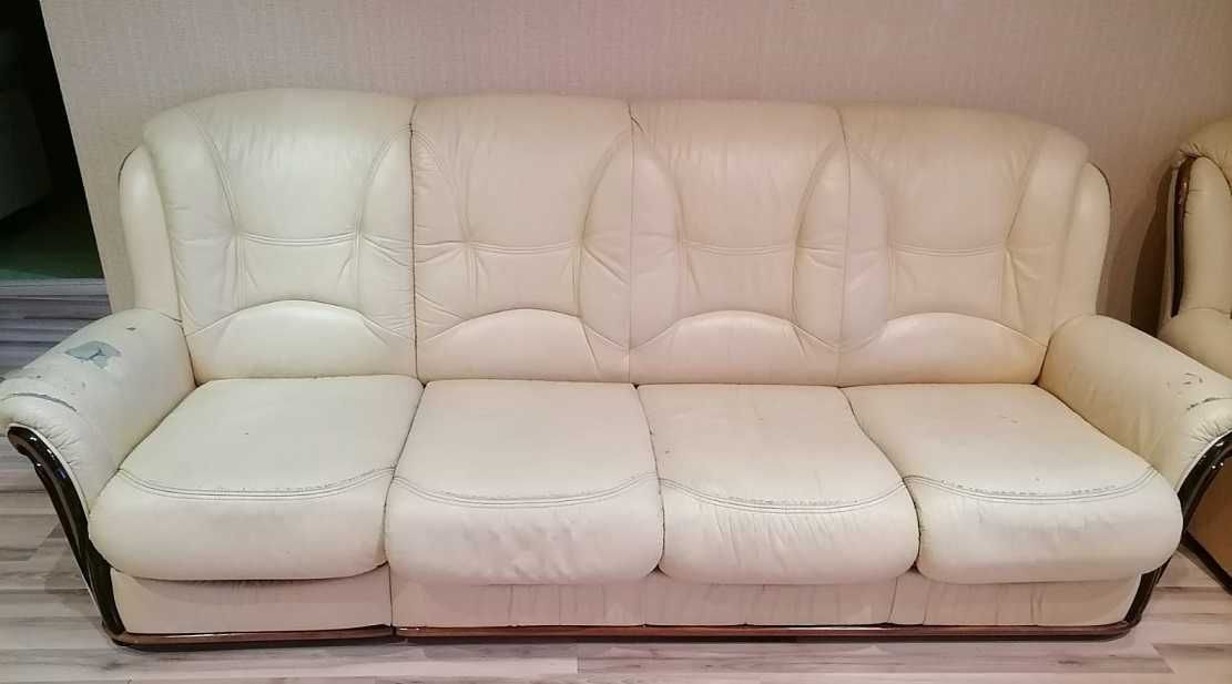 Продается кожаный диван,  в комплекте  1 большое кресло.