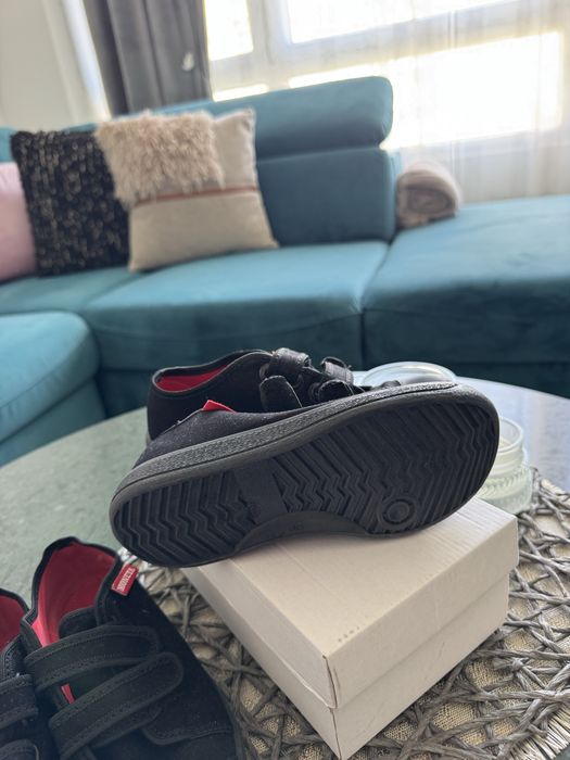 Два броя детски обувки за спорт