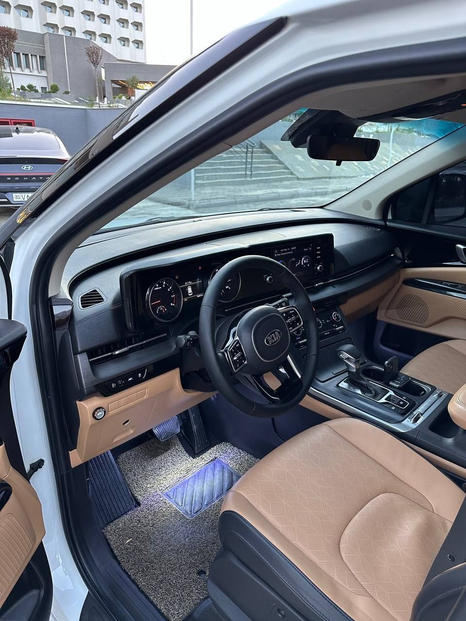 Продам Kia Karnival Автомат Чистая Машина