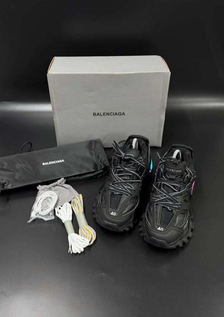 Balenciaga truck Led
