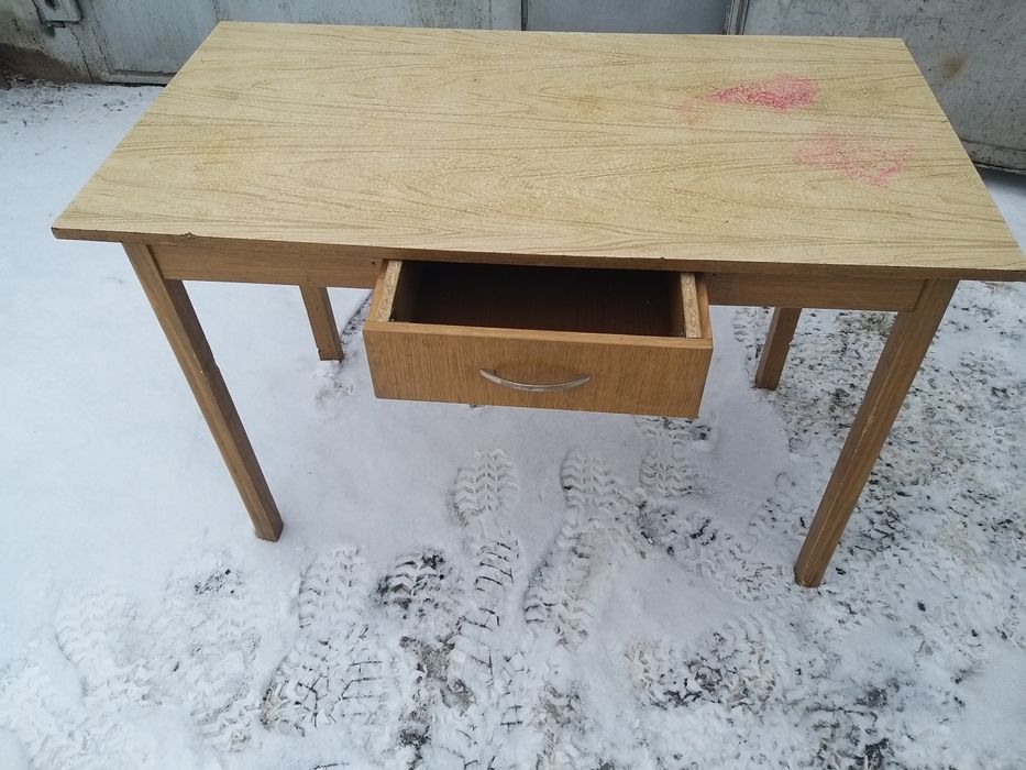 Стол кухонный 1м10см× 60см