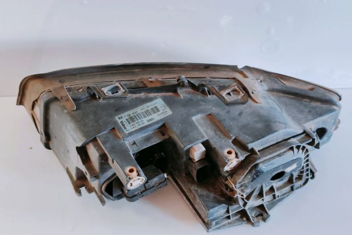 Far dreapta  Valeo cu lupa  8E0941004F Audi A4 B6