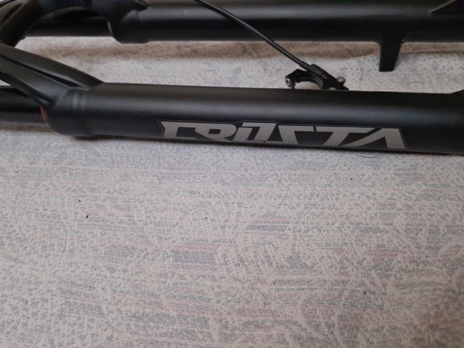 Воздушная вилка 29, с дистанционной блокировкой