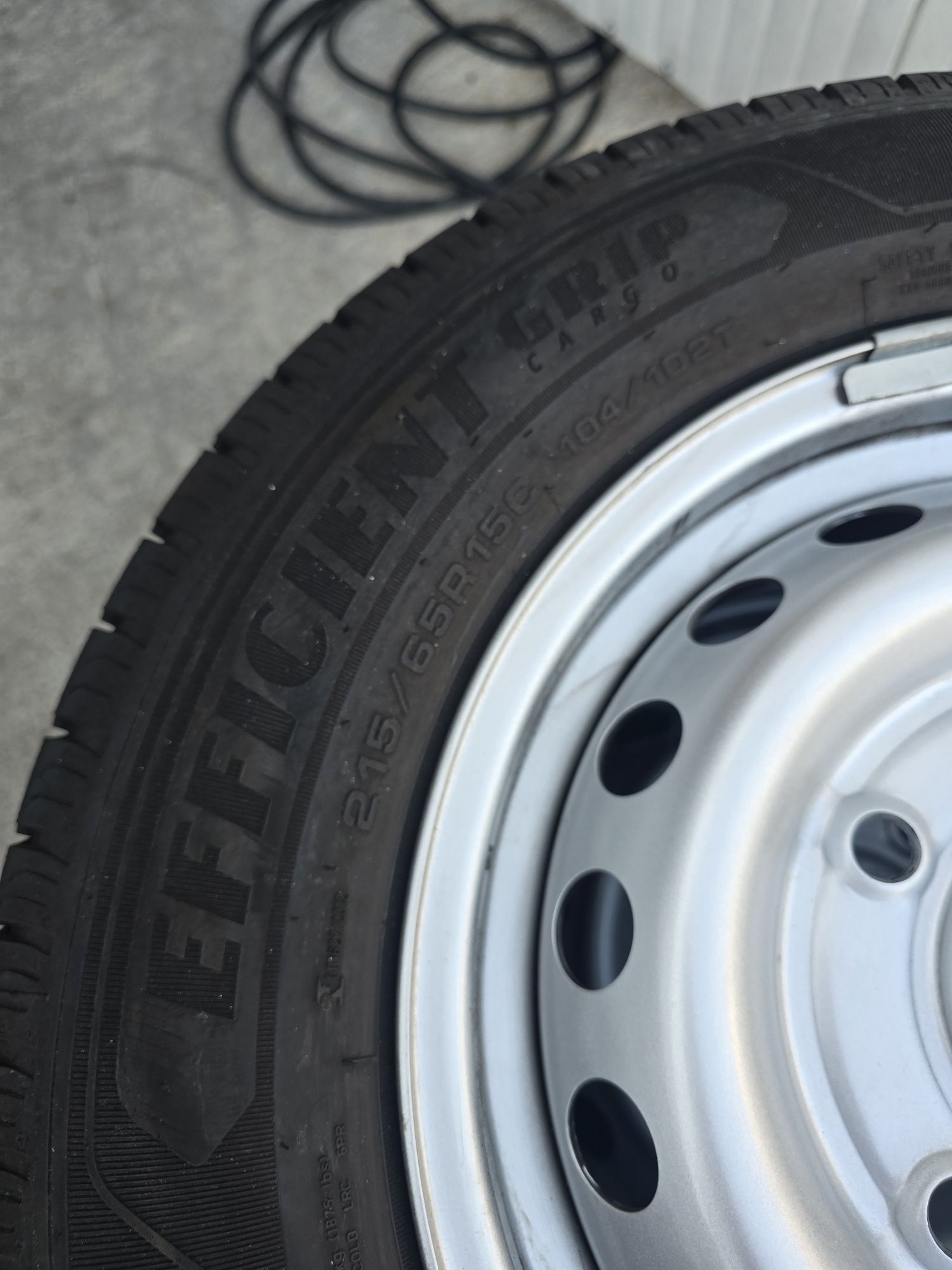 4 Броя Бусови 215/65/15C Goodyear 2x9mm 2x8mm 22dot