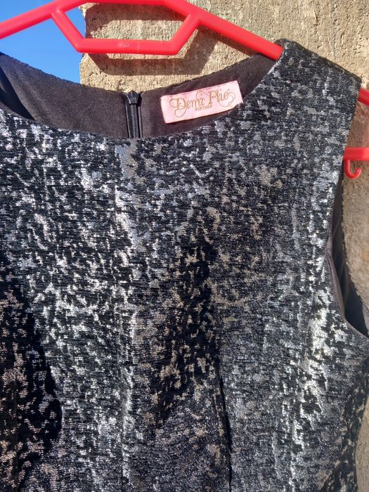 Vând rochiță neagră  cu argintiu