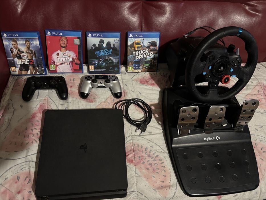 PS4 smil с игри, дойстикове, кормило и педали